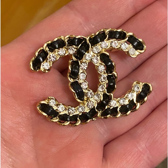 Classic Double CC Black Brooch - Picture 13 of 16